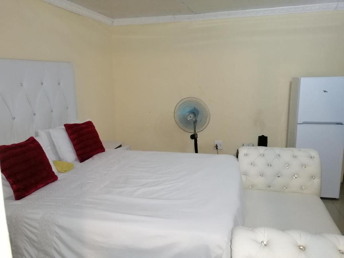 Moholoholo Lodge Acornhoek エクステリア 写真